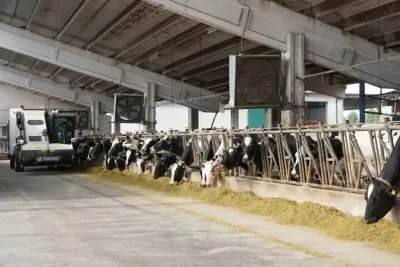 Krmný vůz Faresin je poháněn lithiovou baterií o výkonu 91,3 kW a kapacitě 210 Ah.
